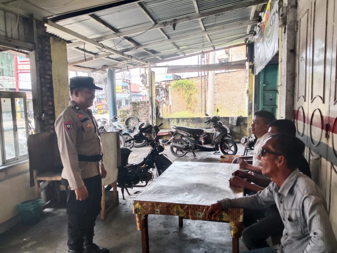 Sat Binmas polres Batu Bara Sapa Masyarakat di Loket Bus Kelurahan Lima Puluh