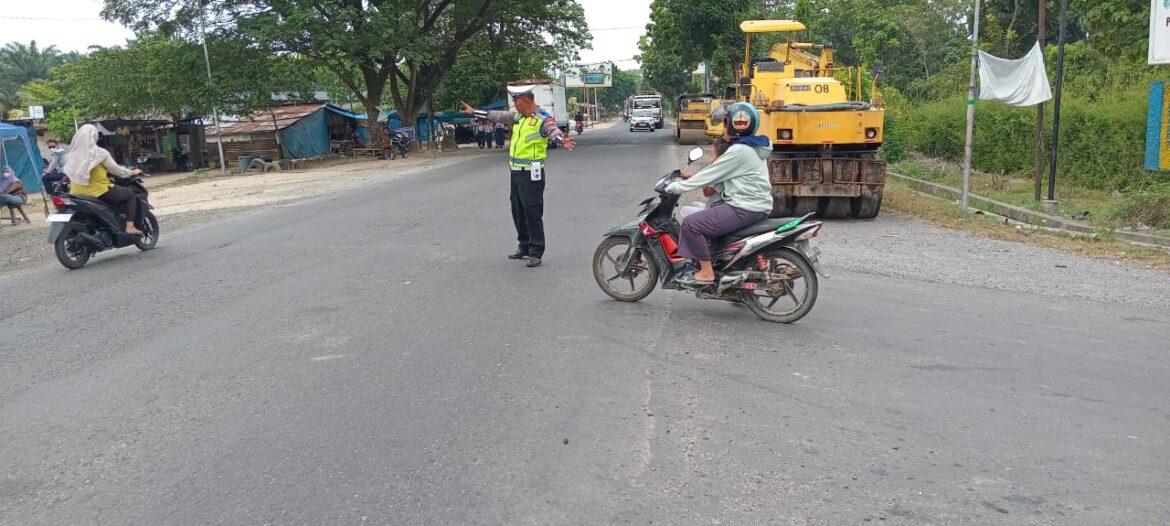 Sat Lantas Polres Batu Bara Pengaturan Arus Lalulintas di Jalinsum