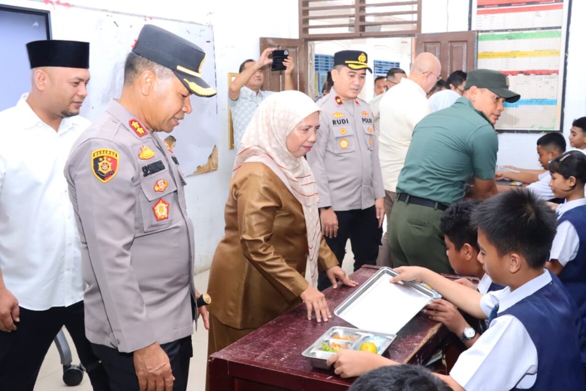 Kapolres Tebing Tinggi Hadiri Launching Program Makan Bergizi Gratis di SMP Negeri 1