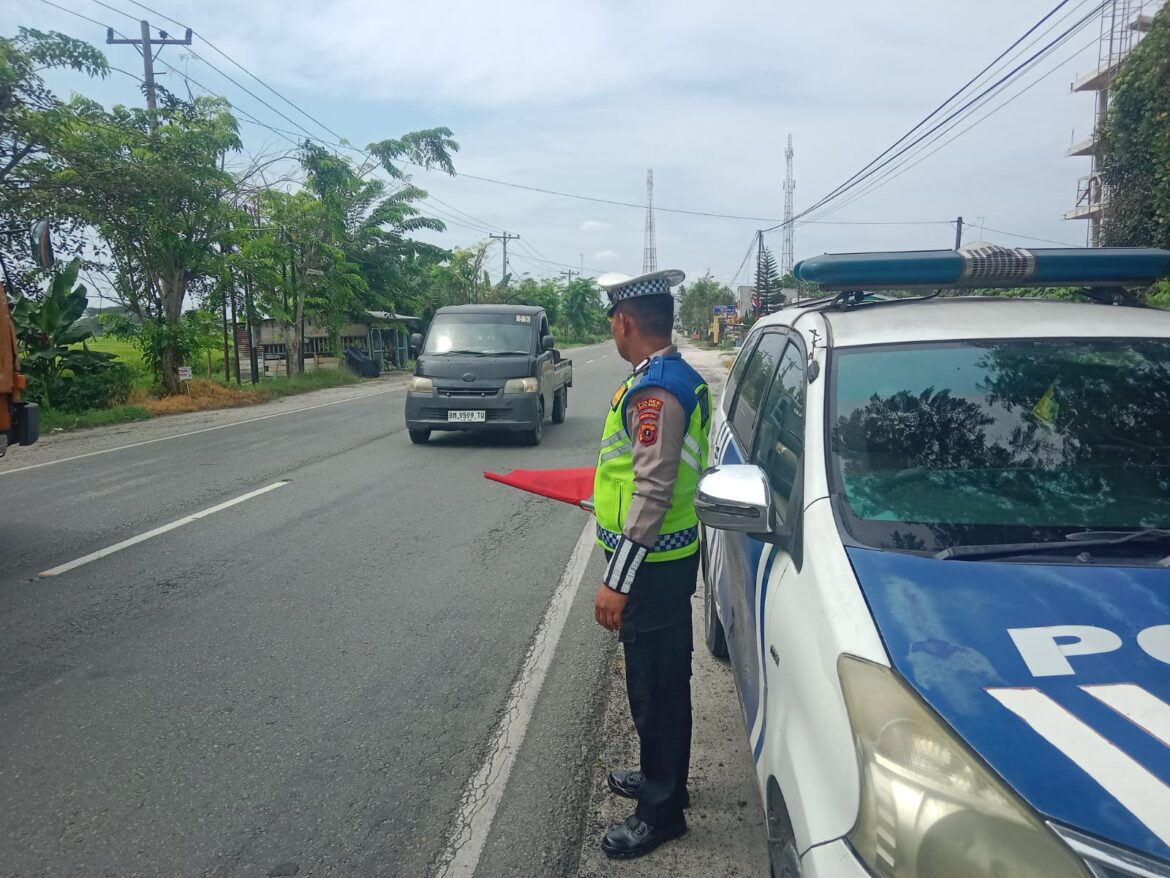 Sat Lantas Polres Batu Bara Gatur Lalin dan Patroli Kibas Bendera