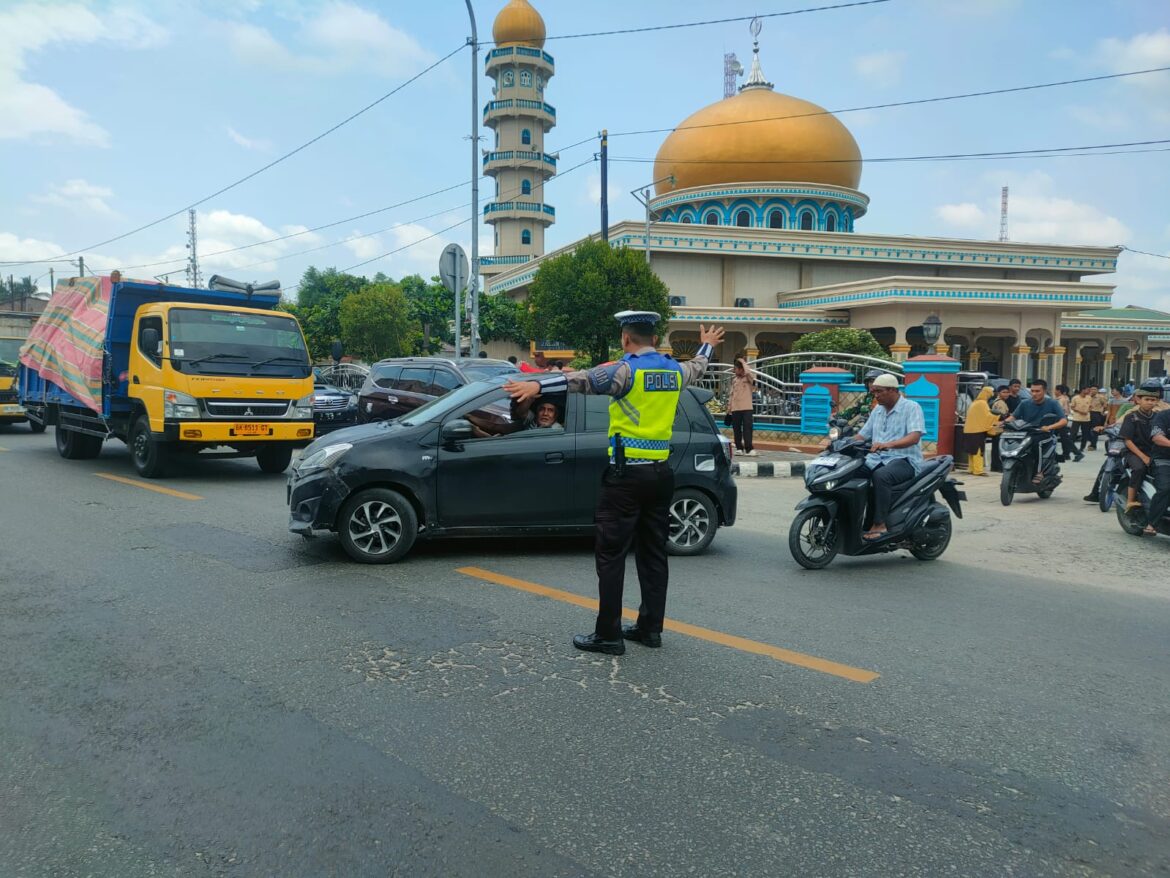 Sat Lantas Polres Batu Bara Pengaturan Arus Lalulintas di Sejumlah Mesjid