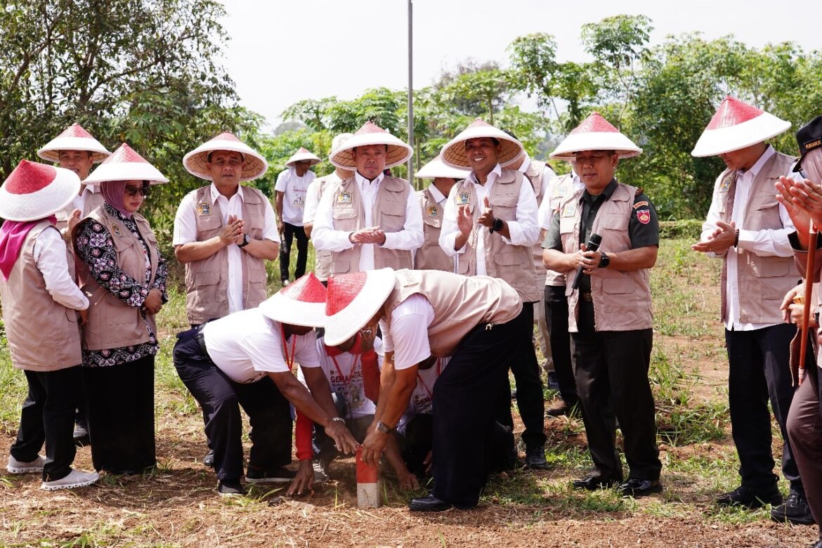 Di Momen Pencanangan GEMAPATAS 2025, Menteri Nusron: Semua Masyarakat Wajib Pasang Patok