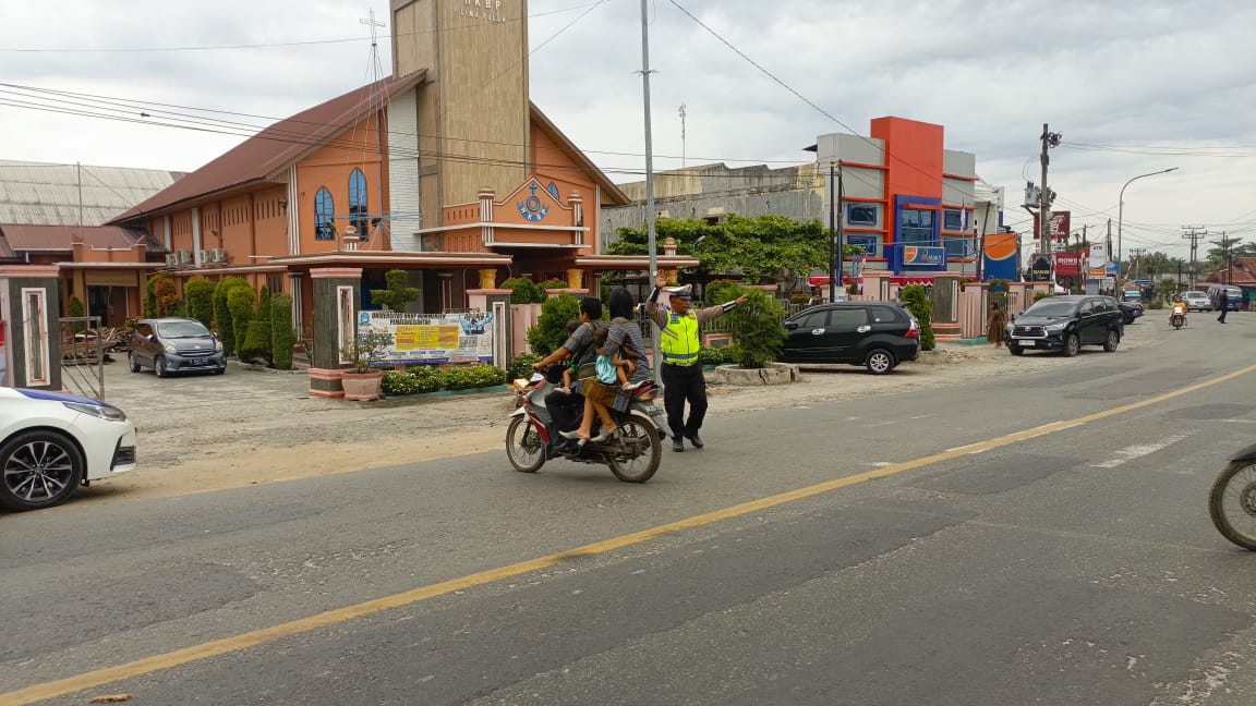 Minggu Kasih Sat Lantas Polres Batu Bara Pam Lalulintas di Gereja