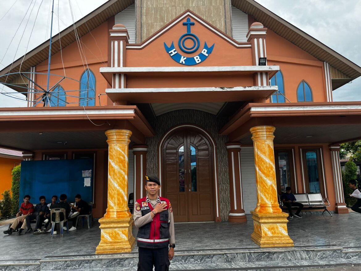 Sat Sabhara Polres Batu Bara Pengamanan Ibadah Minggu
