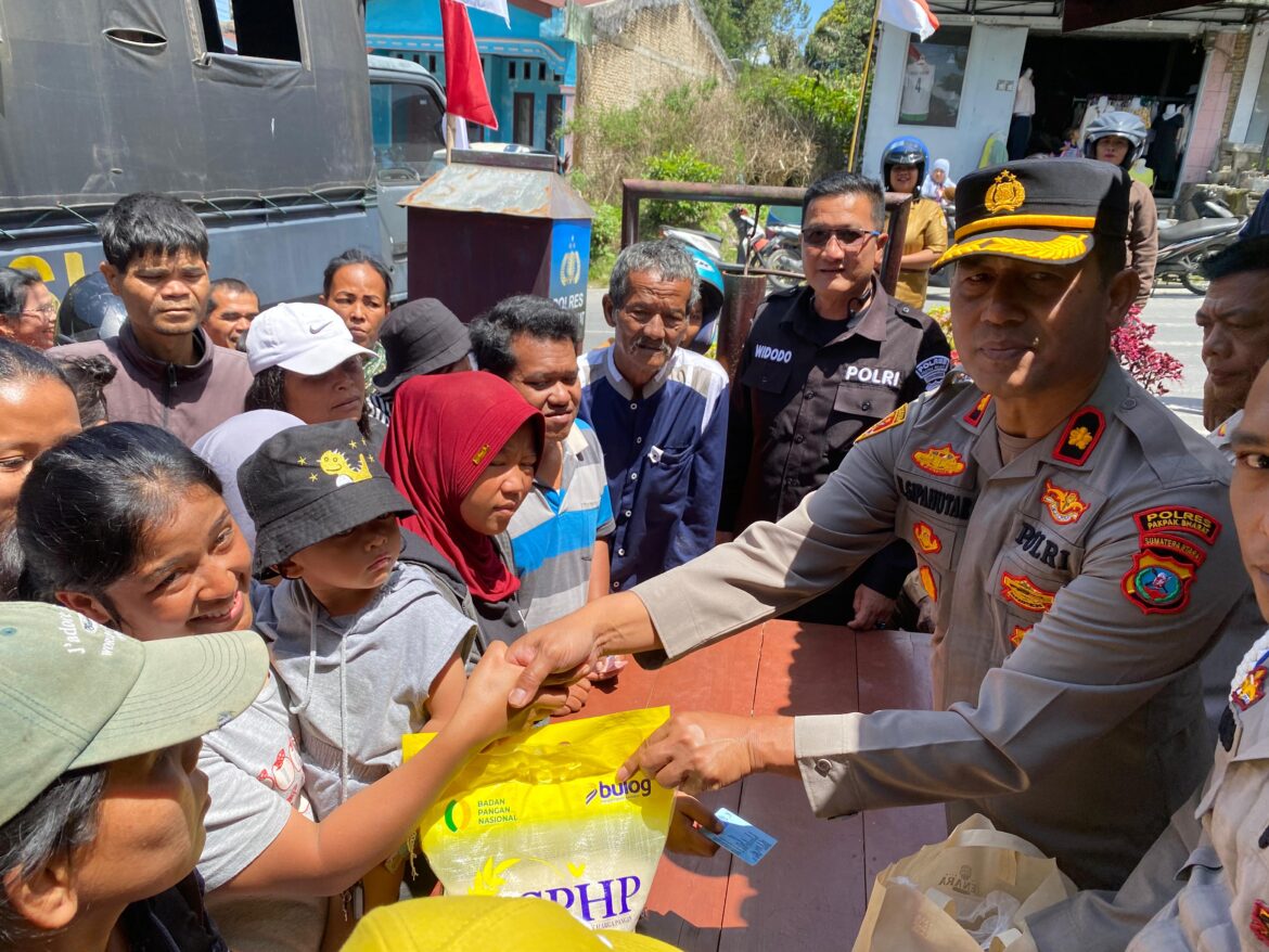 Polres Pakpak Bharat Gelar Pasar Murah Masyarakat Sambut Gembira
