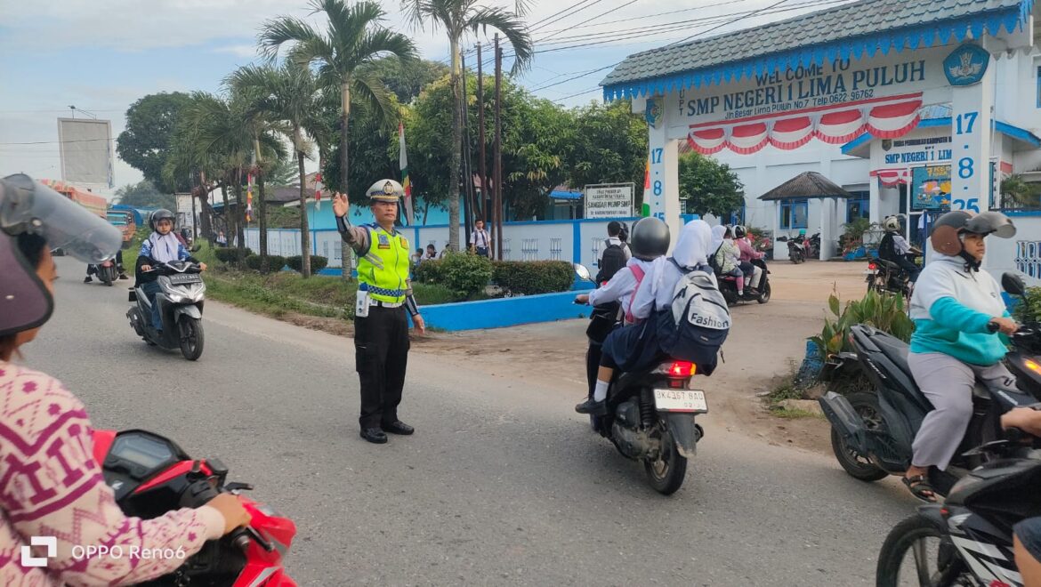 Sat Lantas Polres Batu Bara Pastikan Arus Lalulintas Pagi Aman Lancar