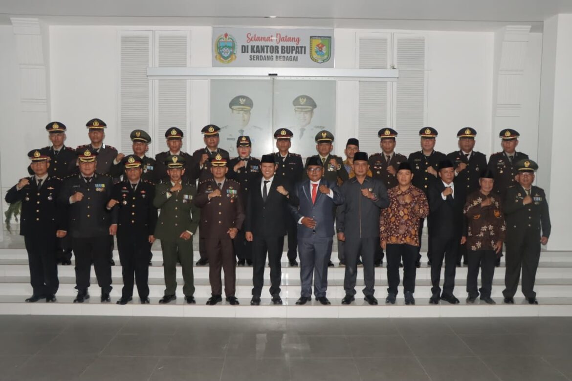 Kapolres Sergai Pimpin Upacara Kehormatan dan Renungan Suci HUT RI Ke-80