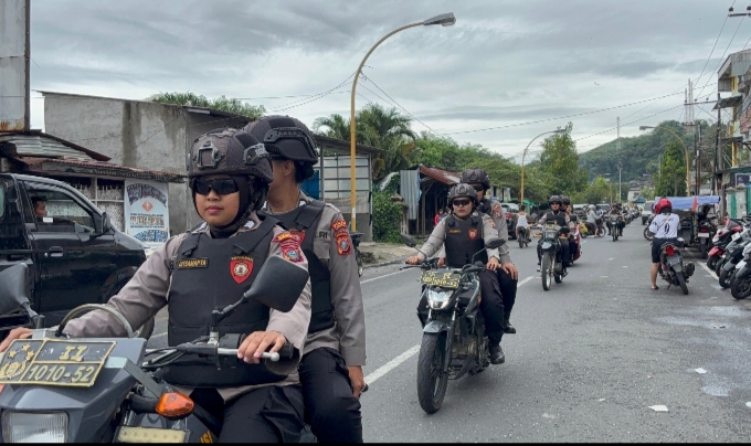 Polwan Polres Sibolga Laksanakan Patroli Srikandi Putri Runduk Guna Ciptakan Rasa Aman Saat Sholat Jumat