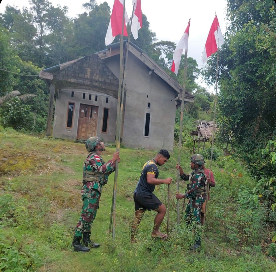Pemberian dan Pemasangan Bendera Bersama Masyarakat HUT RI ke-80
