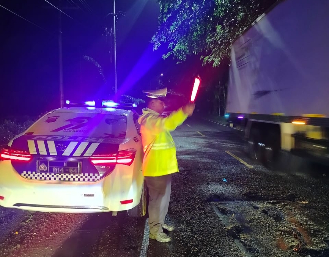 Sat Lantas Polres Batu Bara Patroli di Jalinsum Lima Puluh – Perdagangan