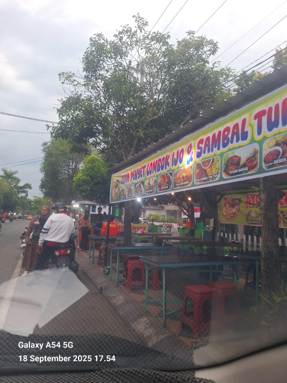 Fasilitas Pejalan Kaki Di Jalan P Diponegoro Lubuk Pakam Berubah Menjadi Tempat Berjualan, Siapakah Yang Bertanggung Jawab?