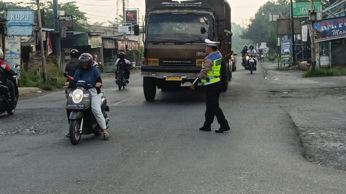 Sat Lantas Polres Batu Bara Pengaturan Arus Lalulintas Di Persimpangan 