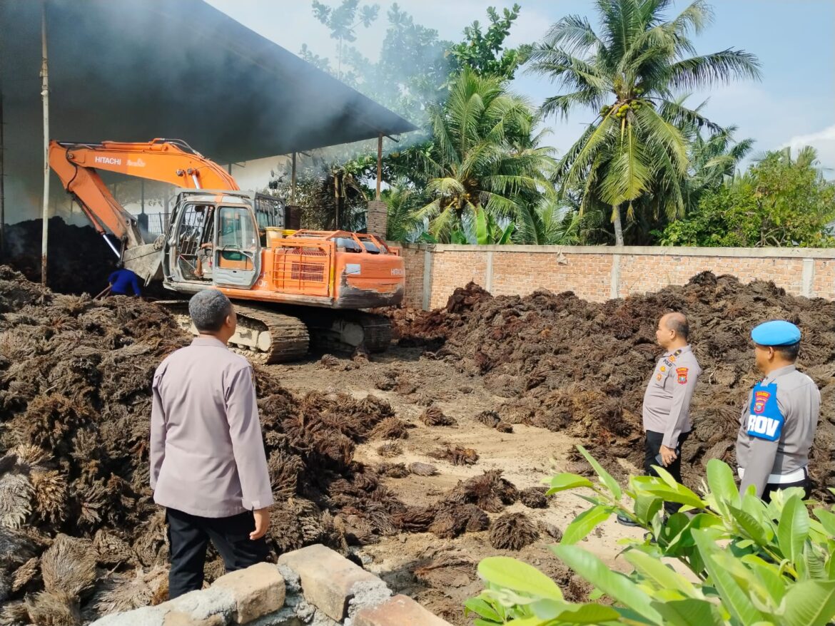 Gudang Jangkos Terbakar, Polres Sergai Gerak Cepat Jaga Kondusifitas