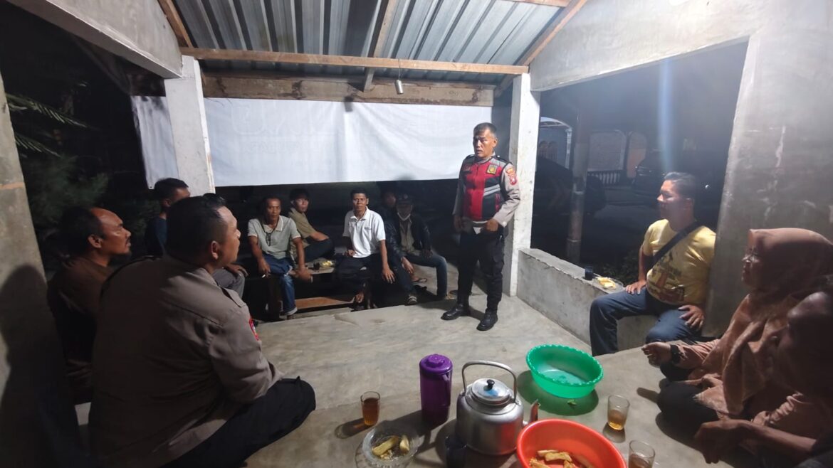 Polsek Indrapura Sambang Pos Kamling, Ajak Jaga Kamtibmas