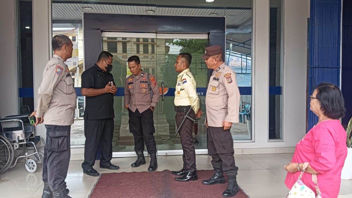 Sambang dan Pengawasan ke Bank, Sat Binmas Polres Tebing Tinggi Beri Arahan ke Petugas Satpam